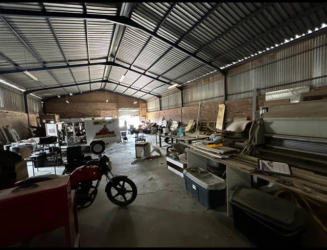 700M² WAREHOUSE TO LET IN KEW